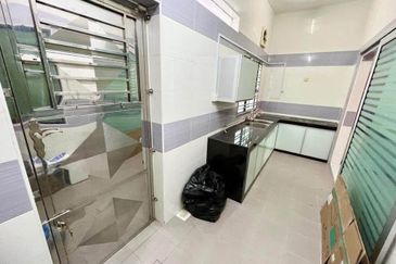 Kulai / Bandar Putra/ Jalan Enggang / Double Storey House 