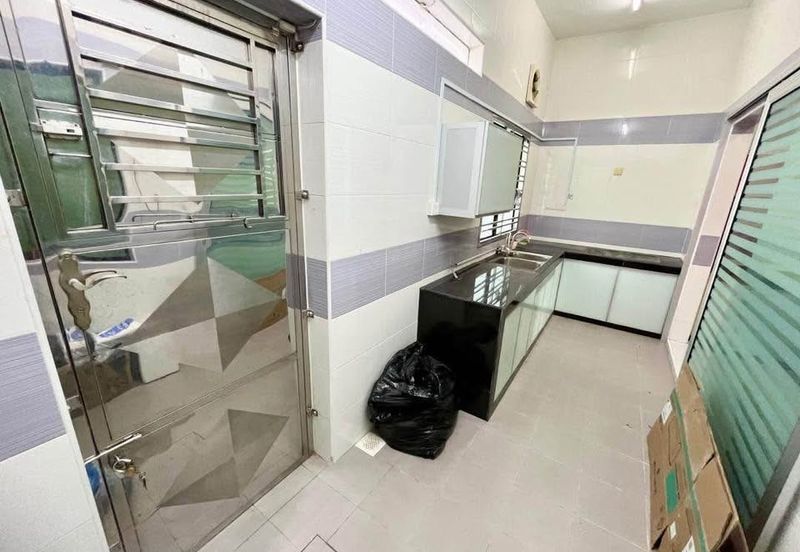 Kulai / Bandar Putra/ Jalan Enggang / Double Storey House 