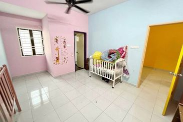 Kulai / Bandar Putra/ Jalan Enggang / Double Storey House 
