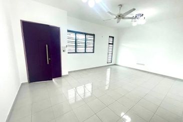 Kulai / Bandar Putra/ Jalan Enggang / Double Storey House 