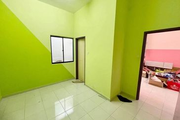 Kulai / Bandar Putra/ Jalan Enggang / Double Storey House 