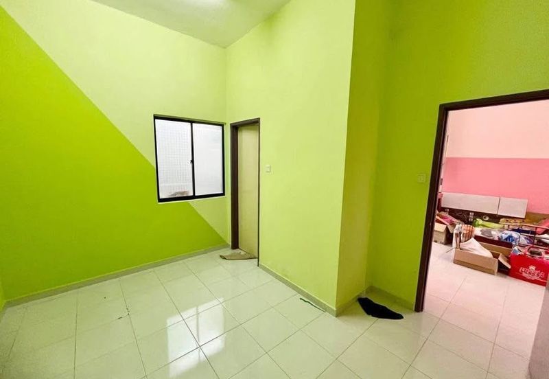 Kulai / Bandar Putra/ Jalan Enggang / Double Storey House 