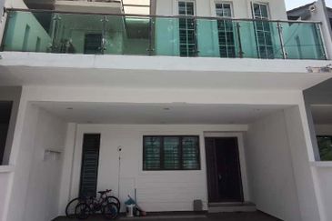 Kulai / Bandar Putra/ Jalan Enggang / Double Storey House 