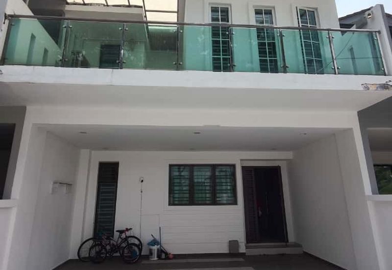 Kulai / Bandar Putra/ Jalan Enggang / Double Storey House 