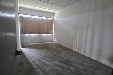 Kulai / Saleng / Taman Muhibah / Jln Jambu / Double Storey ShopLot Unblock View