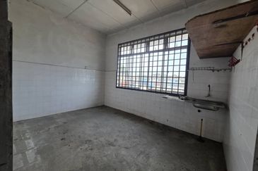Kulai / Saleng / Taman Muhibah / Jln Jambu / Double Storey ShopLot Unblock View