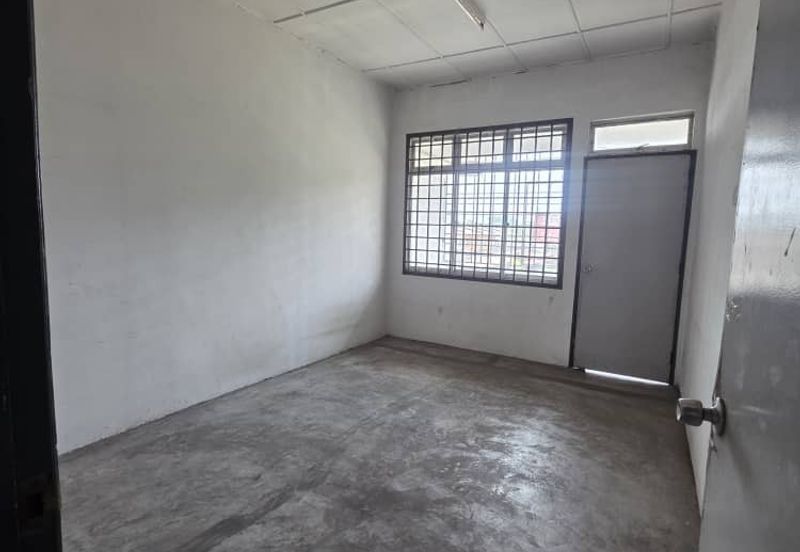 Kulai / Saleng / Taman Muhibah / Jln Jambu / Double Storey ShopLot Unblock View