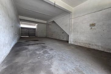 Kulai / Saleng / Taman Muhibah / Jln Jambu / Double Storey ShopLot Unblock View