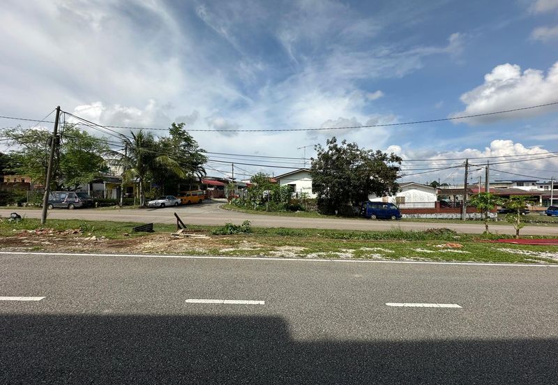 Kulai / Taman Desa Kulai / Jalan Selendang 18 / Double Storey Shoplot Two Unit / Facing Main Road