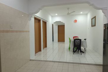 Kulai/ Bandar Putra / Jalan Nuri / Single Storey Terrace house 