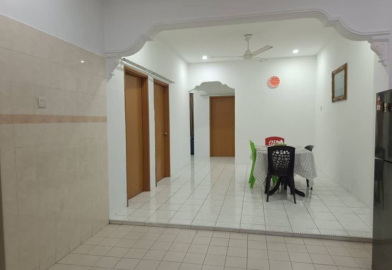 Kulai/ Bandar Putra / Jalan Nuri / Single Storey Terrace house 