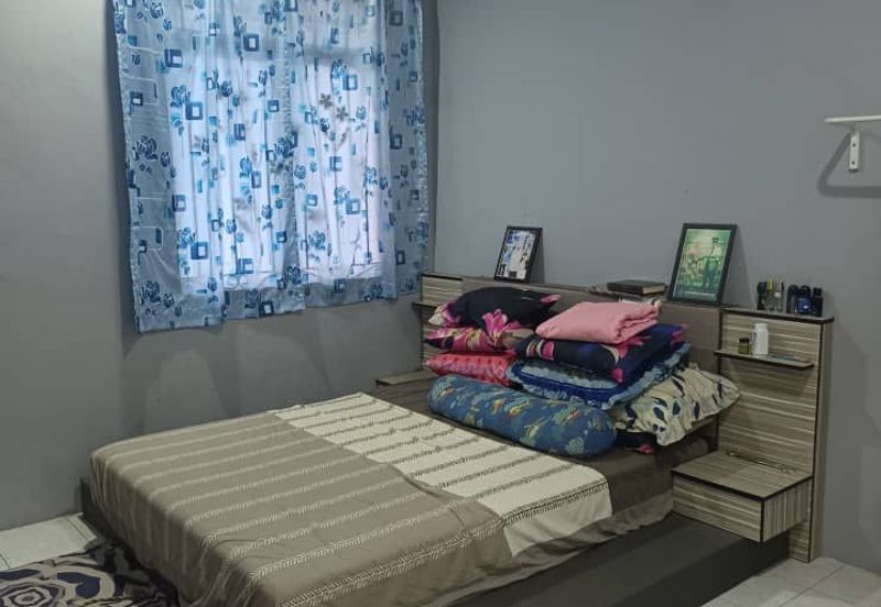 Kulai/ Bandar Putra / Jalan Nuri / Single Storey Terrace house 