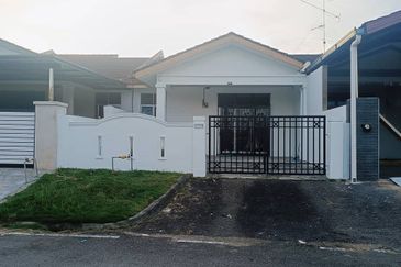 Kulai/ Bandar Putra / Jalan Nuri / Single Storey Terrace house 