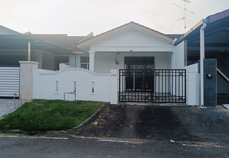 Kulai/ Bandar Putra / Jalan Nuri / Single Storey Terrace house 