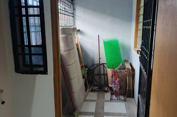 Kulai/ Bandar Putra / Jalan Nuri / Single Storey Terrace house 