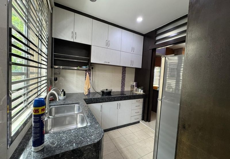 Kulai / Bandar Putra/ Jalan Cengal / Triple Storey Corner Terrace House 