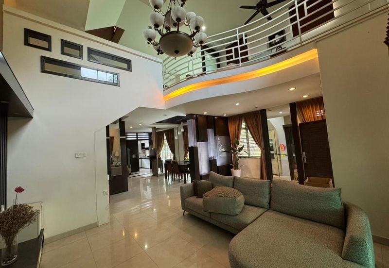 Kulai / Bandar Putra/ Jalan Cengal / Triple Storey Corner Terrace House 