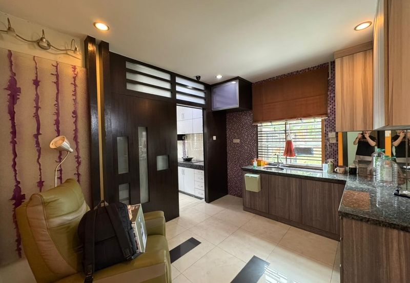 Kulai / Bandar Putra/ Jalan Cengal / Triple Storey Corner Terrace House 