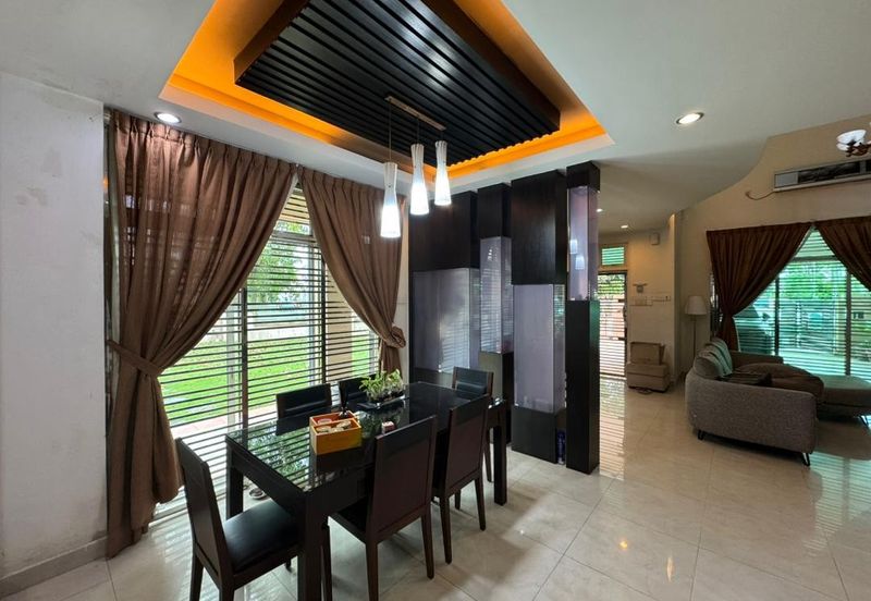 Kulai / Bandar Putra/ Jalan Cengal / Triple Storey Corner Terrace House 