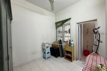 Kulai / Bandar Putra/ Jalan Cengal / Triple Storey Corner Terrace House 