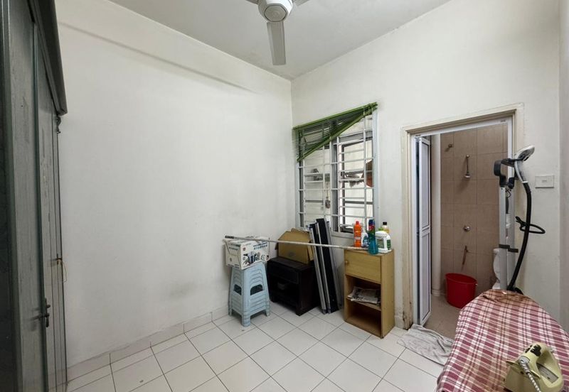 Kulai / Bandar Putra/ Jalan Cengal / Triple Storey Corner Terrace House 