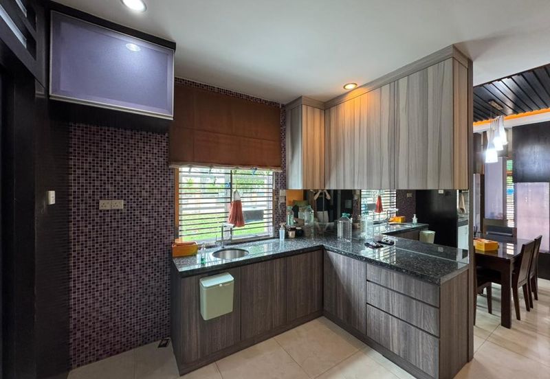 Kulai / Bandar Putra/ Jalan Cengal / Triple Storey Corner Terrace House 