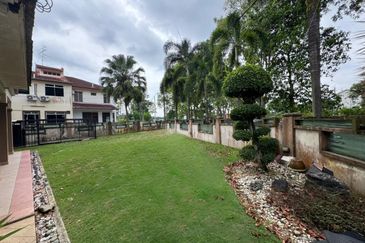 Kulai / Bandar Putra/ Jalan Cengal / Triple Storey Corner Terrace House 