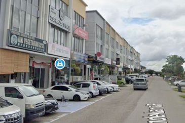 Skudai / Tmn Ungku Tun Aminah / Jalan Pendekar 18 / Three Storey Shoplot / 2 Adjoining Unit 两间相连RM4.6m
