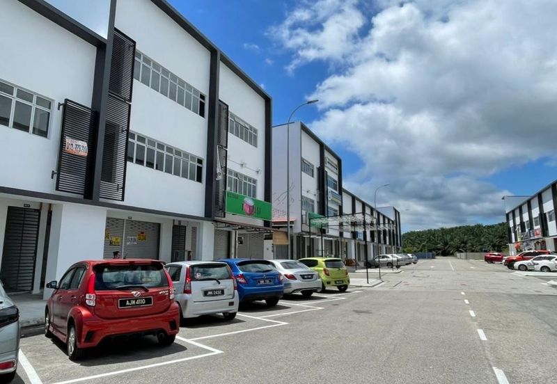 Kulai / Bandar Indahpura / Jalan Kiambang 3 / Two Storey Shop Lot / 2 adjoining unit