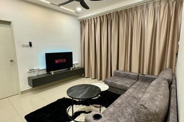 Kulai / Bandar Putra/ D'Putra Suites / Service Apartment 