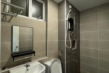 Kulai / Bandar Putra/ D'Putra Suites / Service Apartment 