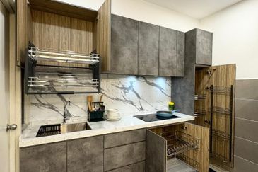 Kulai / Bandar Putra/ D'Putra Suites / Service Apartment 