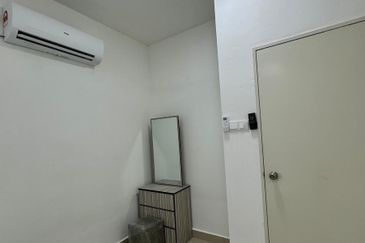 Kulai / Bandar Putra/ D'Putra Suites / Service Apartment 