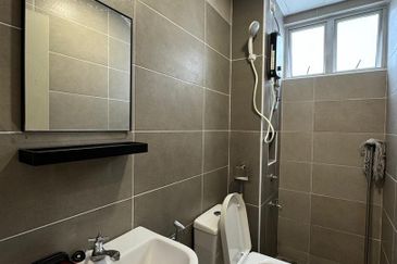 Kulai / Bandar Putra/ D'Putra Suites / Service Apartment 