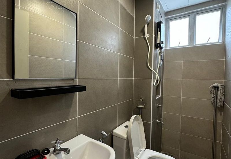 Kulai / Bandar Putra/ D'Putra Suites / Service Apartment 