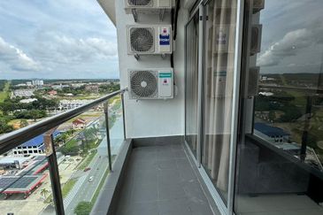 Kulai / Bandar Putra/ D'Putra Suites / Service Apartment 