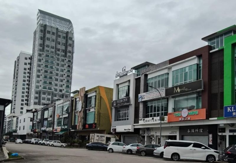 Johor Bahru / Taman Mount Austin / 3 Storey Shop lot 