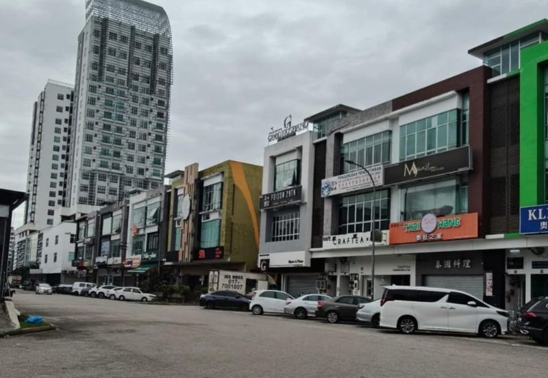 Johor Bahru / Taman Mount Austin / 3 Storey Shop lot 