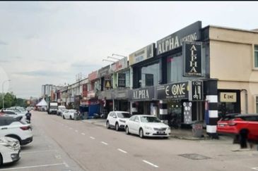 Skudai / Taman Nusa Bestari / Corner Shop Lot 