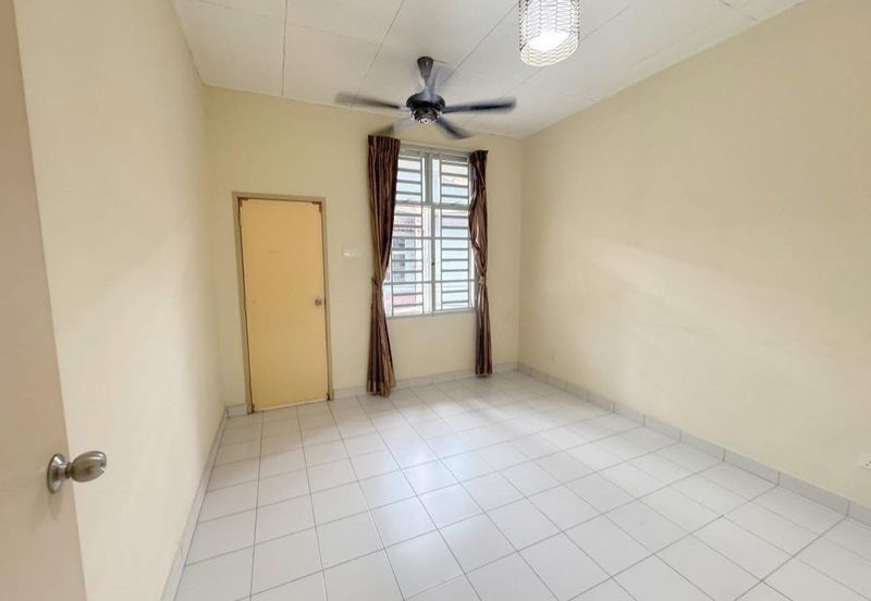 Kulai / Bandar Putra / Jalan Merbau / Double Storey House 