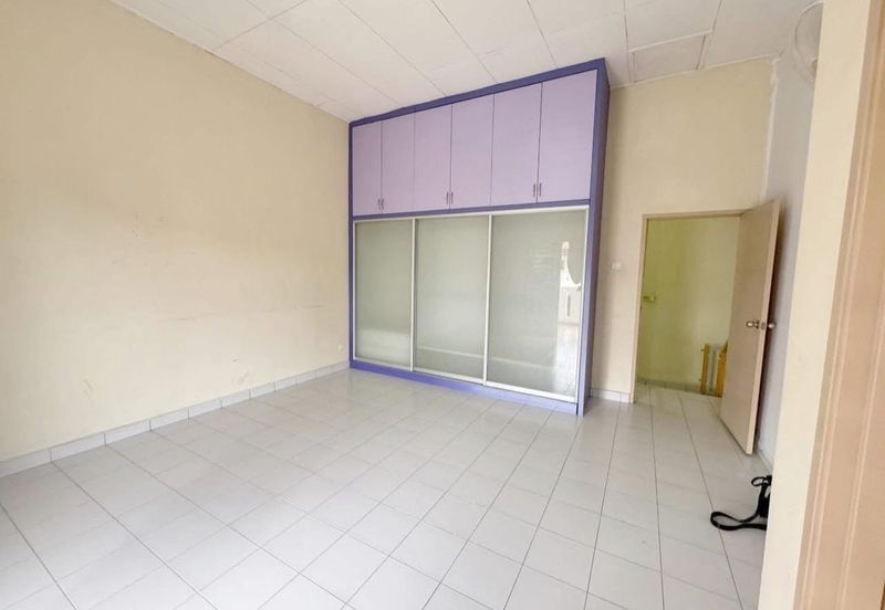 Kulai / Bandar Putra / Jalan Merbau / Double Storey House 