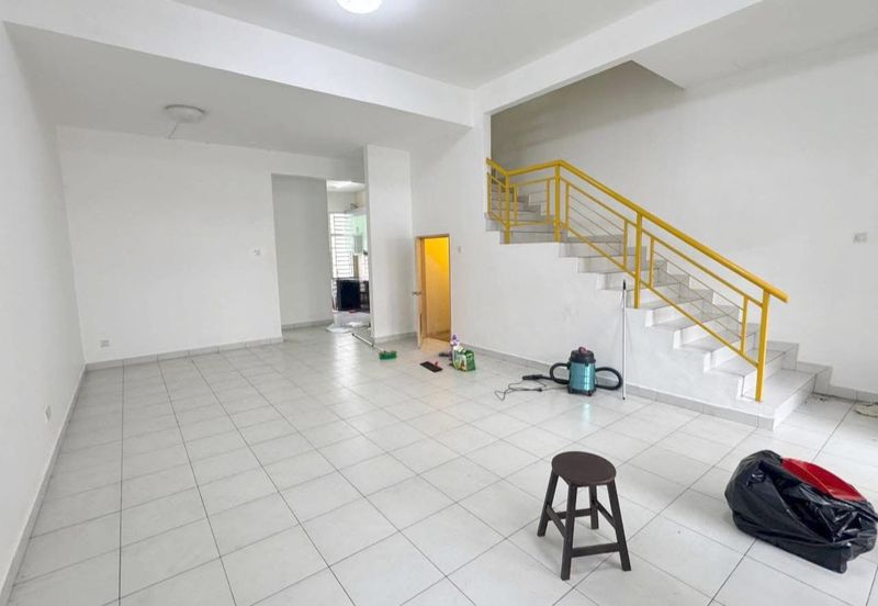 Kulai / Bandar Putra / Jalan Merbau / Double Storey House 