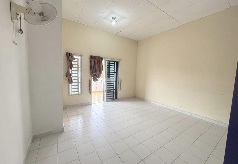 Kulai / Bandar Putra / Jalan Merbau / Double Storey House 