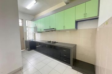 Kulai / Bandar Putra / Jalan Merbau / Double Storey House 