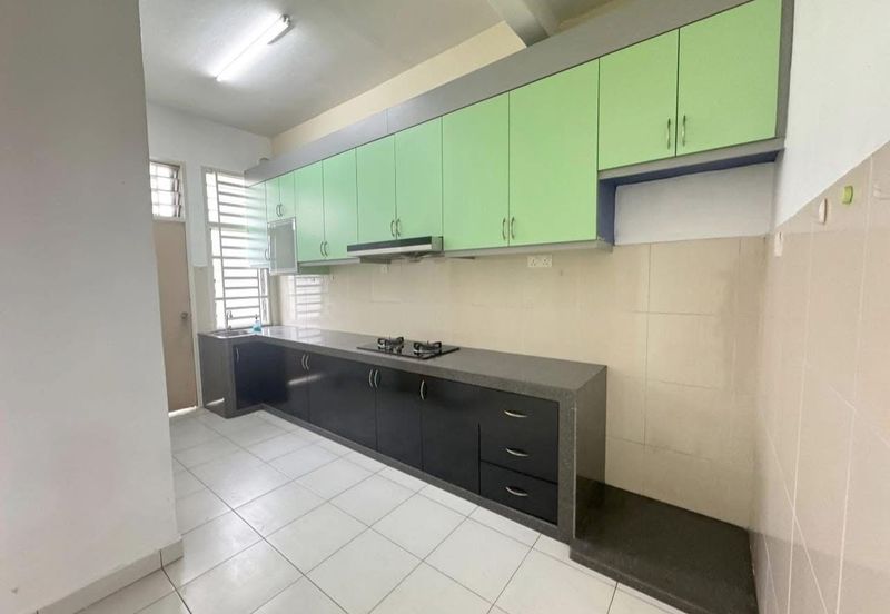 Kulai / Bandar Putra / Jalan Merbau / Double Storey House 