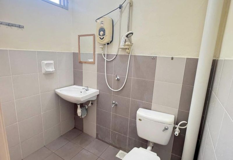 Kulai / Bandar Putra / Jalan Merbau / Double Storey House 