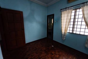 Kulai / Bandar Indahpura / Jalan Teratai / Double Storey Terrace House