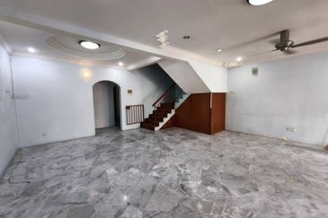 Kulai / Bandar Indahpura / Jalan Teratai / Double Storey Terrace House