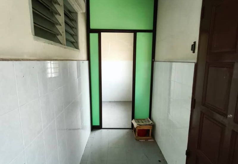 Kulai / Bandar Indahpura / Jalan Teratai / Double Storey Terrace House