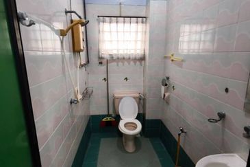 Kulai / Bandar Indahpura / Jalan Teratai / Double Storey Terrace House